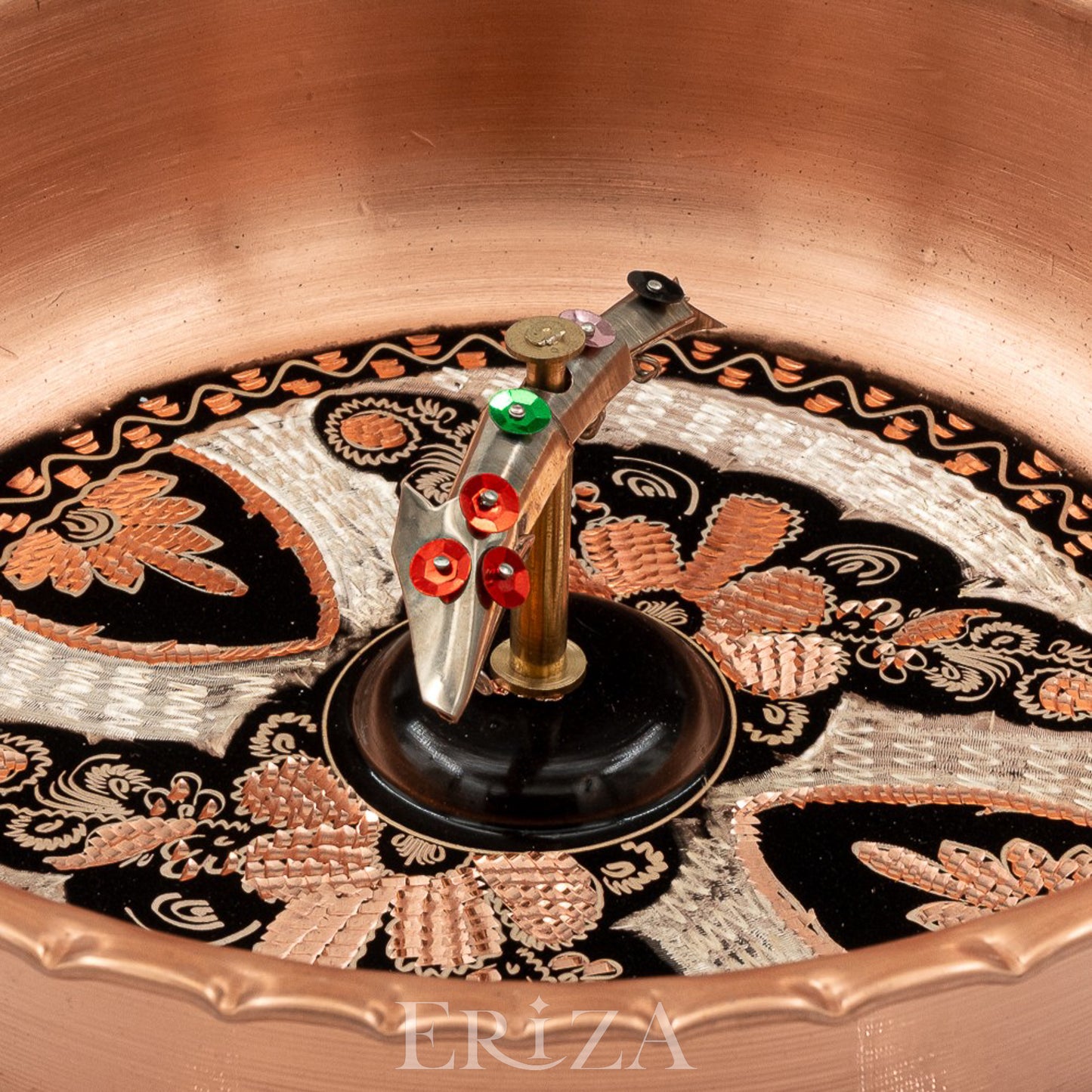 Siyah El İşlemeli Balık Figürlü Bakır Hamam Tası