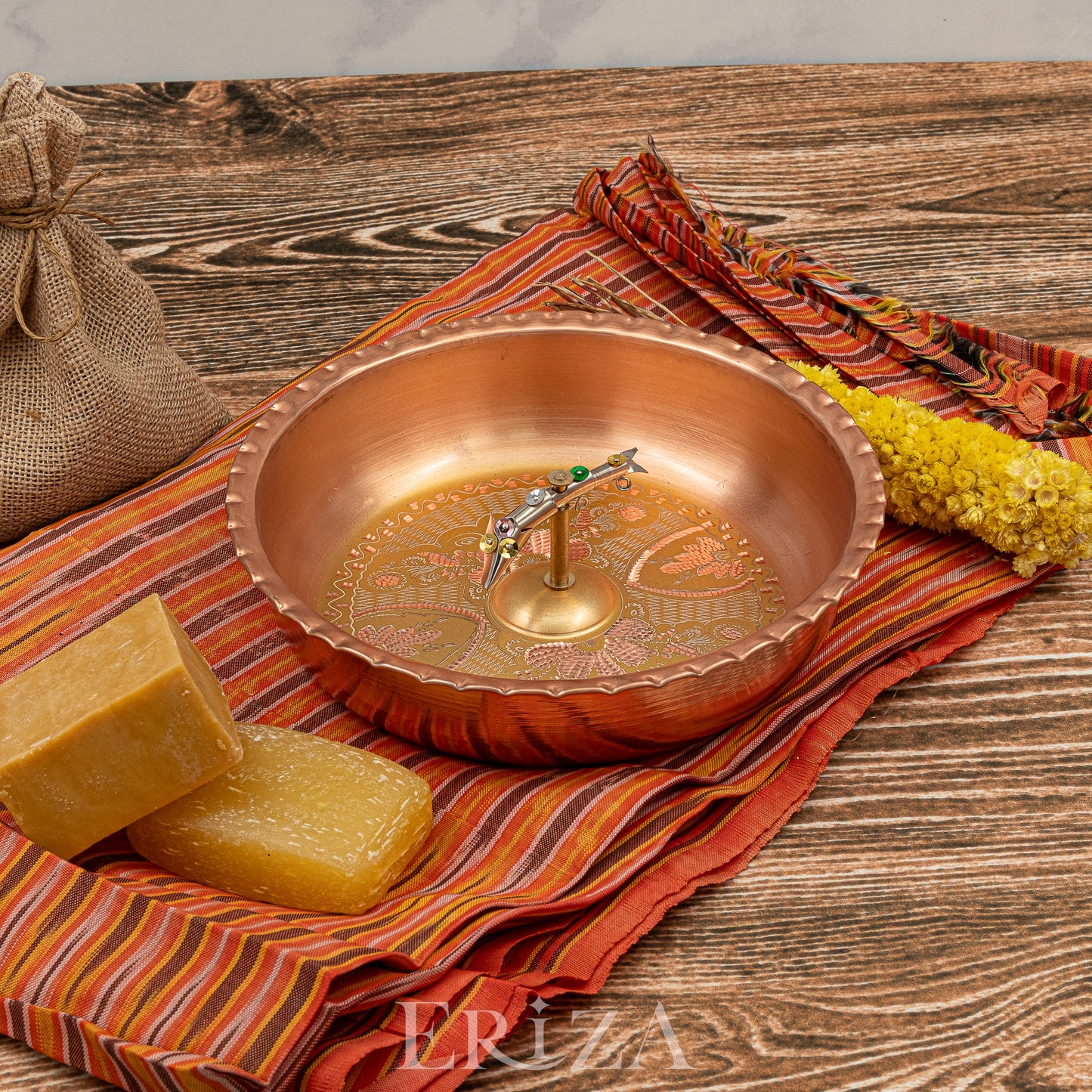Gold El İşlemeli Balık Figürlü Bakır Hamam Tası