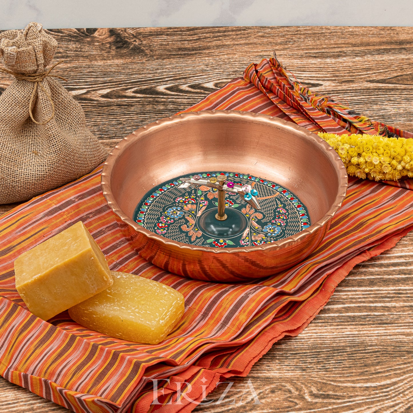 Yeşil El İşlemeli Balık Figürlü Bakır Hamam Tası