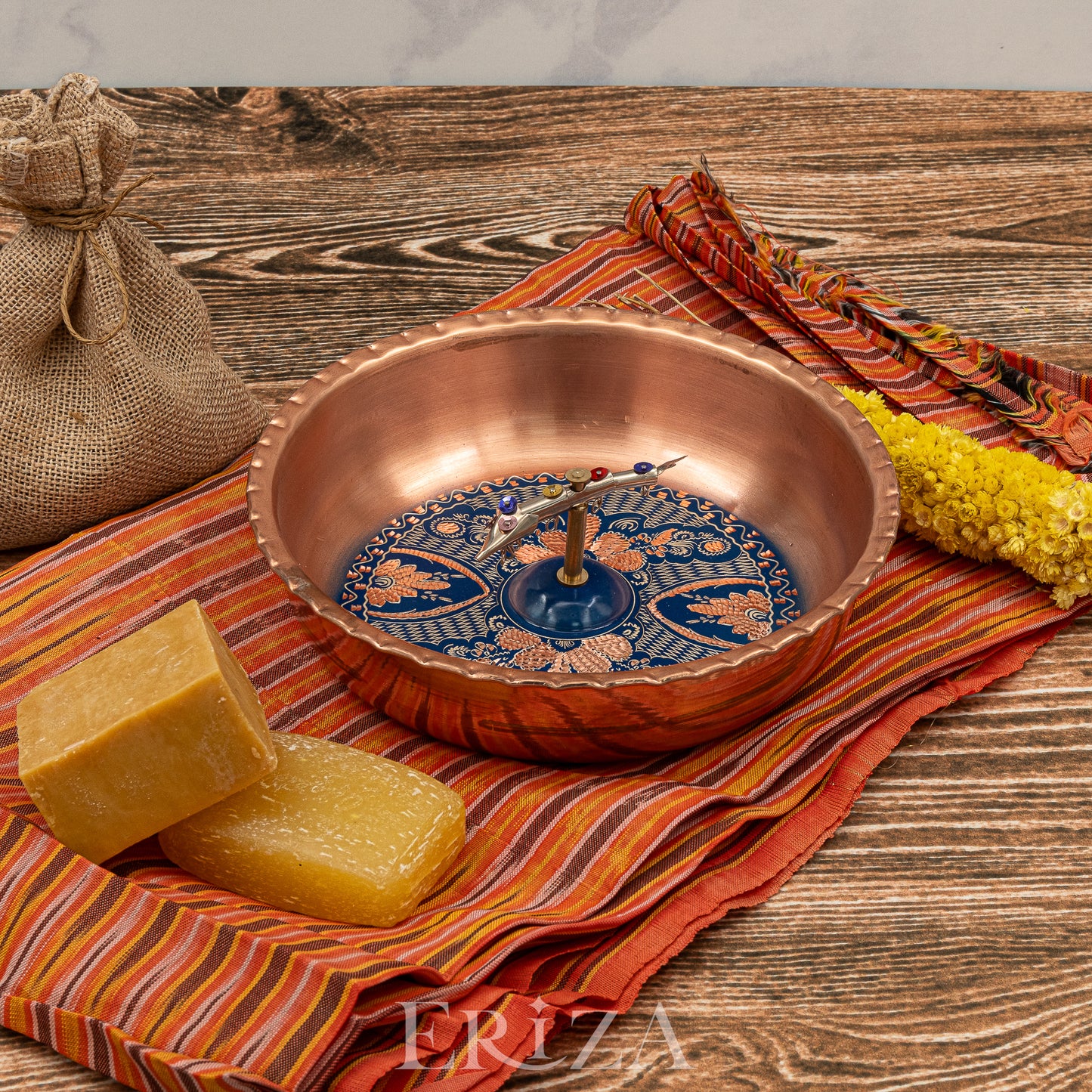 Mavi El İşlemeli Balık Figürlü Bakır Hamam Tası