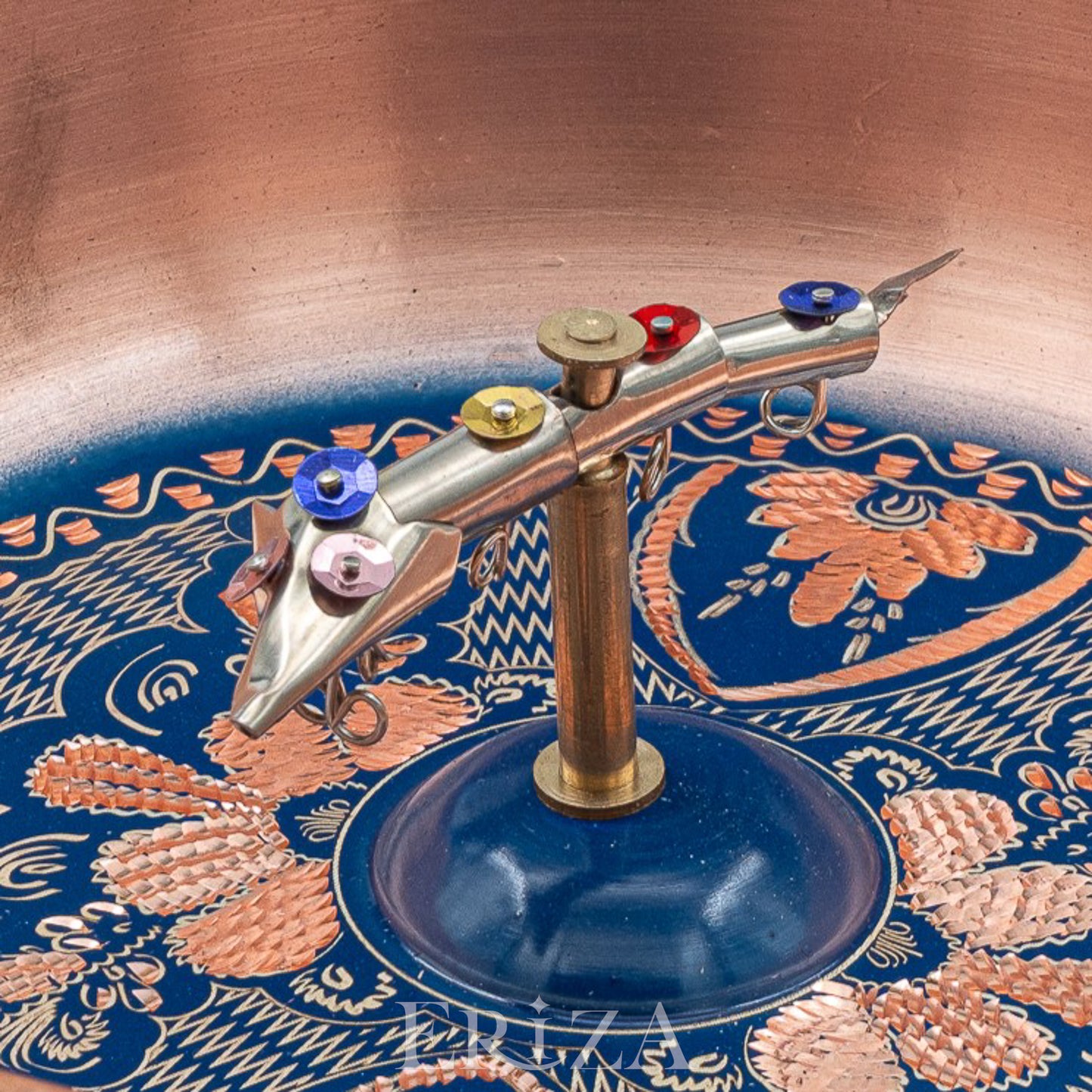 Mavi El İşlemeli Balık Figürlü Bakır Hamam Tası