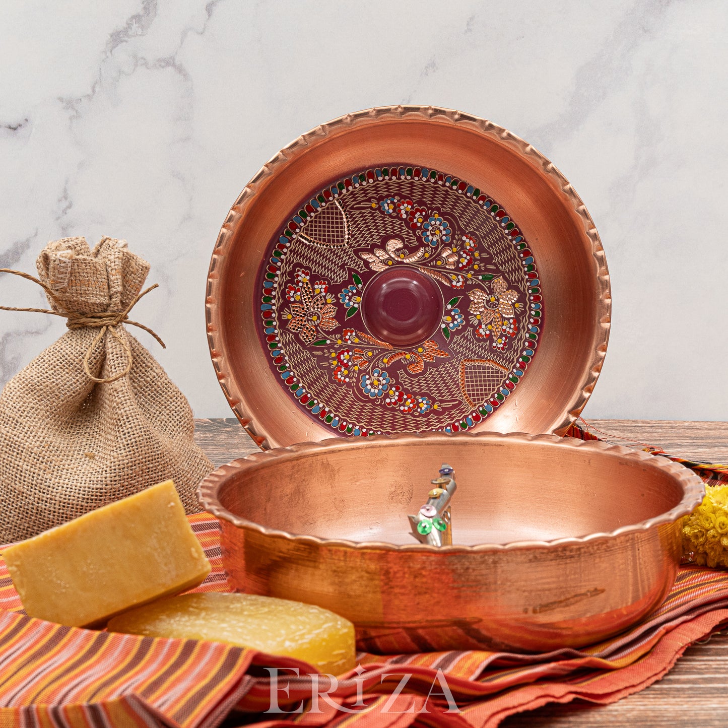 Lila El İşlemeli Balık Figürlü Bakır Hamam Tası