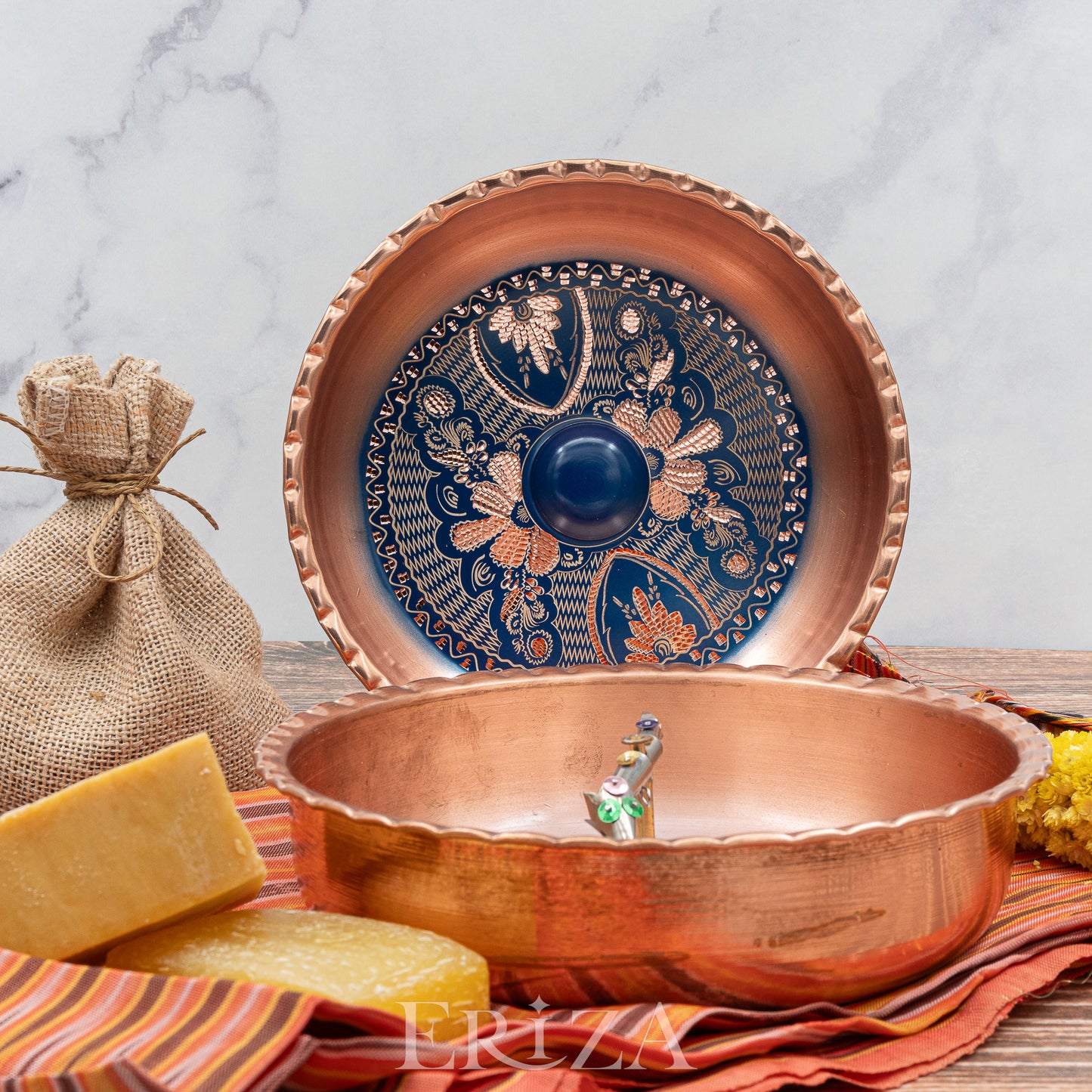 Mavi El İşlemeli Balık Figürlü Bakır Hamam Tası