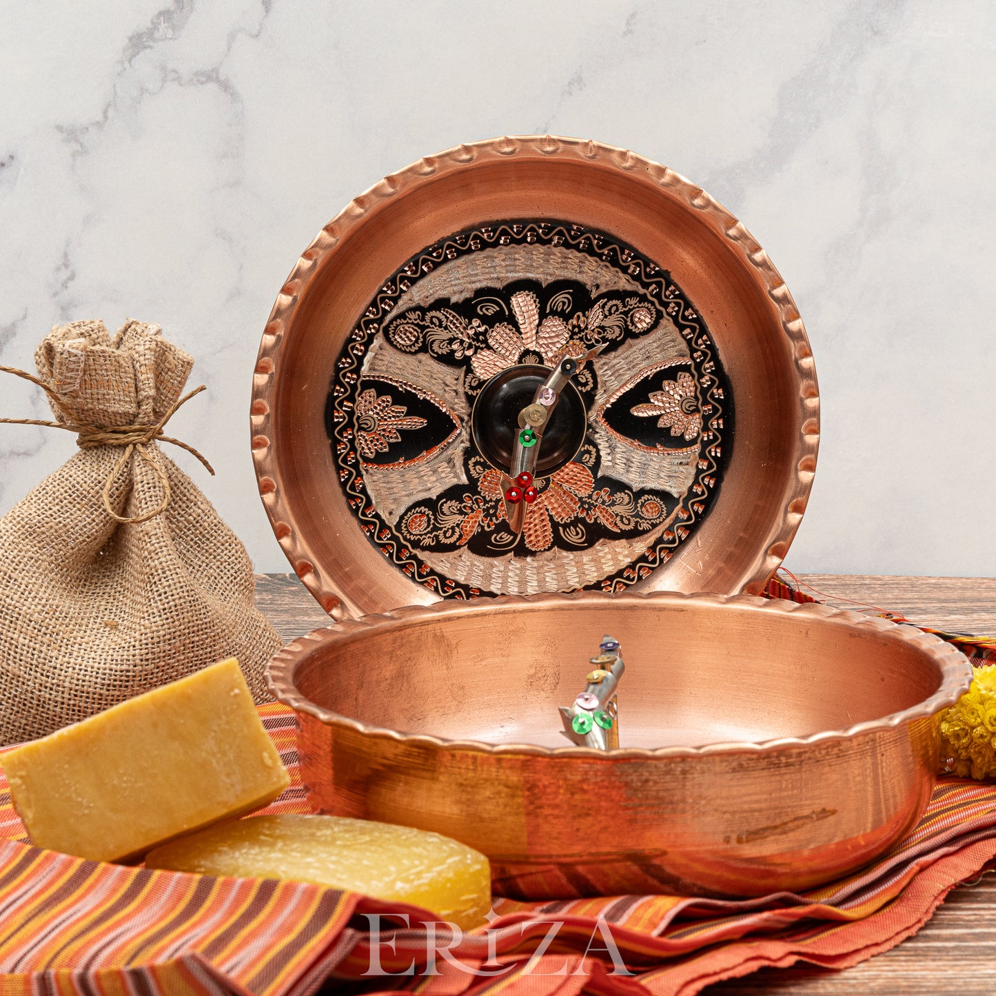 Siyah El İşlemeli Balık Figürlü Bakır Hamam Tası