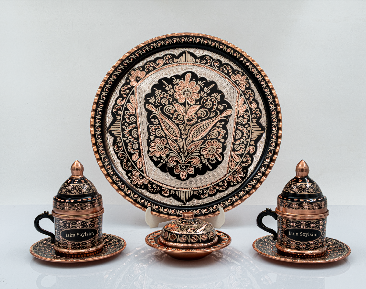 Kişiselleştirilebilir Bakır Kahve Takımı Geometrik Desen Ortası Logolu Tepsi Beyaz Renk