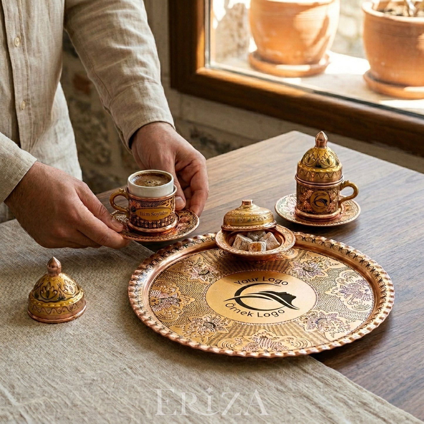 Kişiselleştirilebilir  Geleneksel İşleme Bakır Kahve Takımı İsim ve Tepsi Ortasına Logo İşlemeli Gold Renk