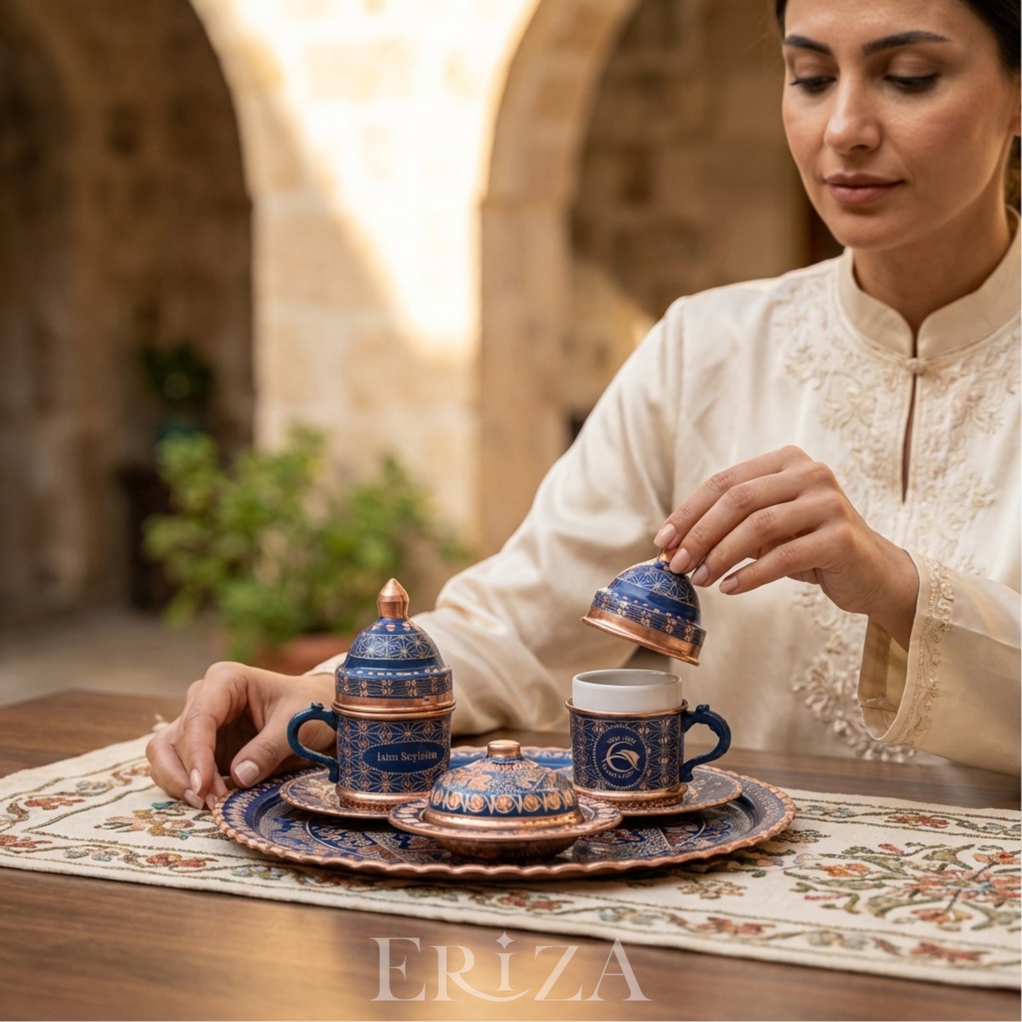 Kişiselleştirilebilir Bakır Kahve Takımı Geometrik Desen Geleneksel İşlemeli Tepsi Mavi Renk
