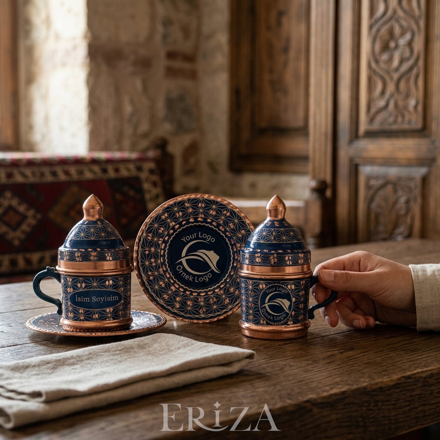 Kişiselleştirilebilir Geometrik Desen Bakır Kahve Fincanı İsim ve Logo İşlemeli Mavi Renk