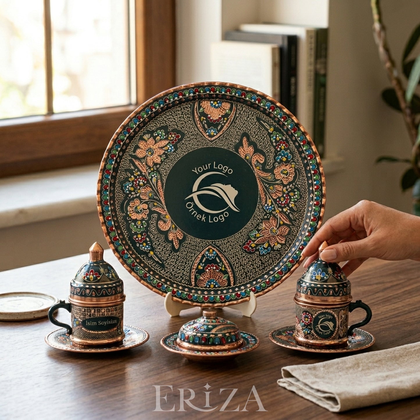 Kişiselleştirilebilir  Geleneksel İşleme Bakır Kahve Takımı İsim ve Tepsi Ortasına Logo İşlemeli Yeşil Renk