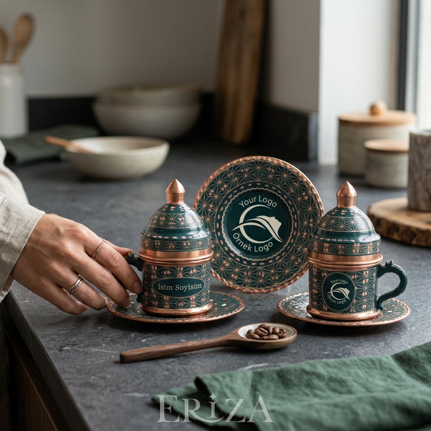 Kişiselleştirilebilir Geometrik Desen Bakır Kahve Fincanı İsim ve Logo İşlemeli Yeşil Renk