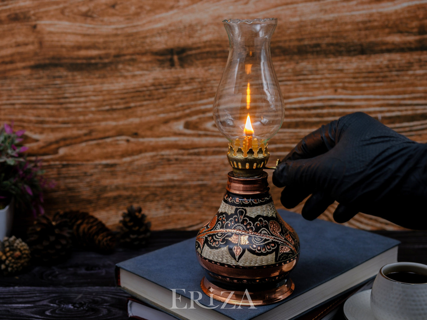 Bakır Gaz Lambası, Siyah